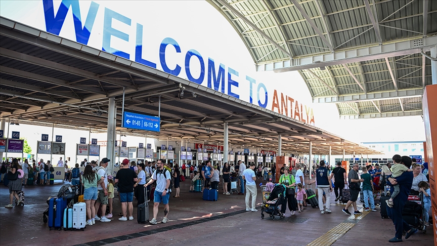 Antalya'ya yılın 9 ayında gelen turist sayısı 14 milyonu aştı