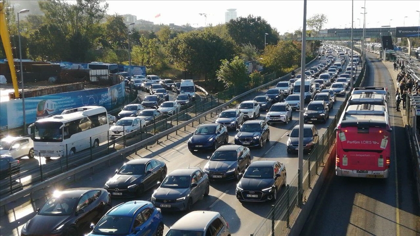 İstanbul'da sabah saatlerinde trafik yoğunluğu yüzde 72'ye çıktı