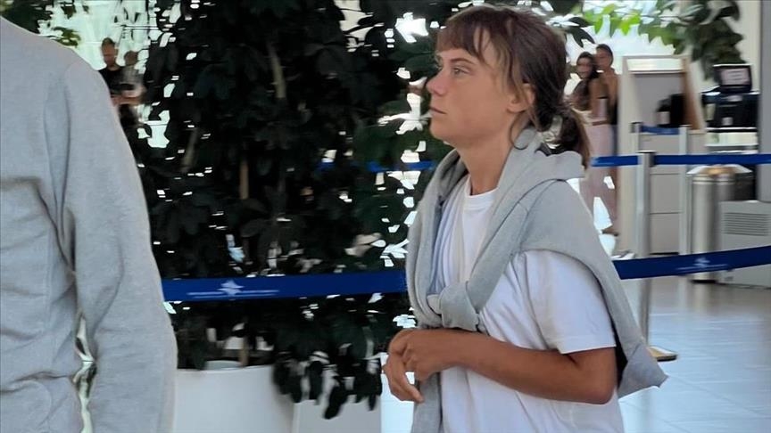 Greta Thunberg nakon oslobađanja poručila da je bila pretučena i prisiljena poljubiti izraelsku zastavu