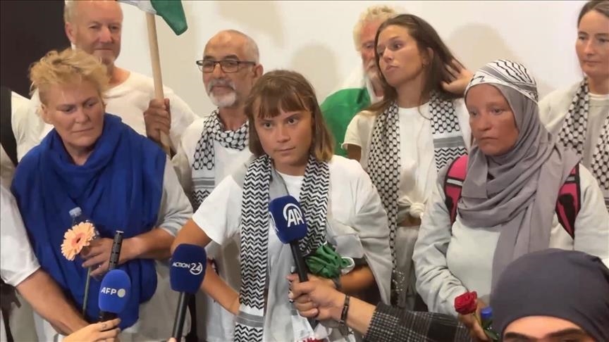 وصول نشطاء أسطول الصمود بينهم السويدية ثونبرغ إلى اليونان
