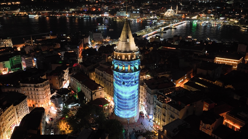 Galata Kulesi'nde artırılmış gerçeklik ile mapping gösterisi yapıldı
