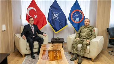 Komandanti i KFOR-it priti në takim ambasadorin e Turqisë në Kosovë