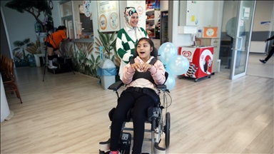 Serebral palsili Zeynep'in yüzü "Taşıma ve pozisyonlama cihazı" ile güldü