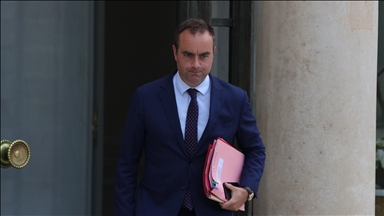 Kryeministri francez Lecornu jep dorëheqje mes kritikave në rritje për kabinetin e ri