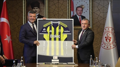 Bakan Bak, Fenerbahçe Başkanı Sadettin Saran ve yönetim kurulu üyelerini kabul etti