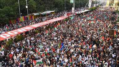 Pakistan'ın Karaçi kentinde binlerce kişi, İsrail'in Gazzelilere soykırımını protesto etti