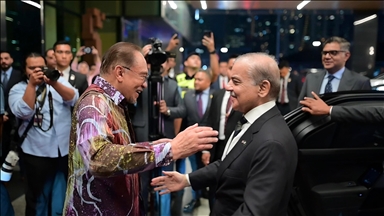 Pakistan premier arrives in Malaysia on 3-day official visit