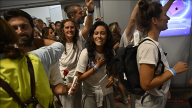 İsrail'in alıkoyduğu Küresel Sumud Filosu aktivistlerinden 29'u Madrid'e ulaştı