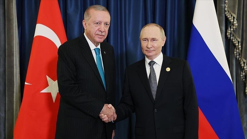 أردوغان يبحث مع بوتين العلاقات الثنائية وقضايا إقليمية وعالمية