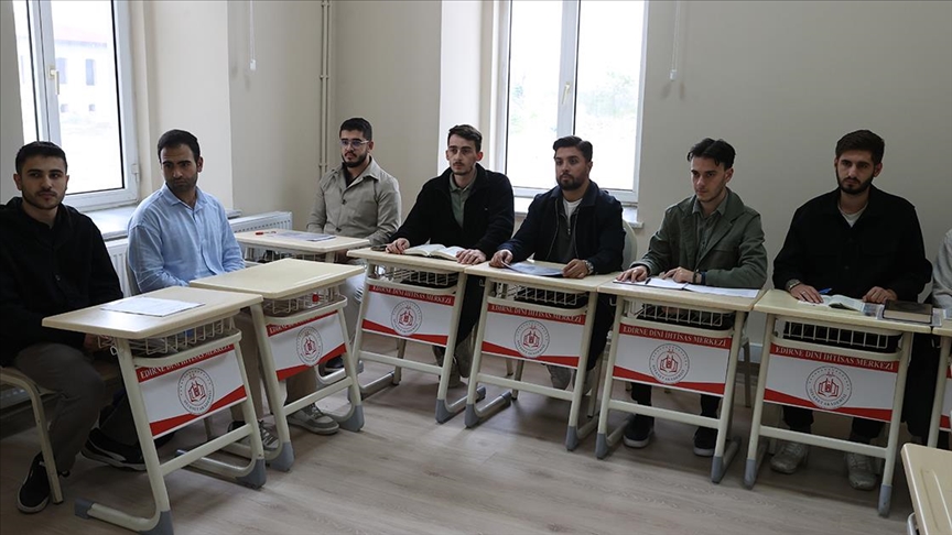 Sultan 2. Abdülhamid'in yaptırdığı binada eğitim alan aday din görevlileri, mezuniyete hazırlanıyor