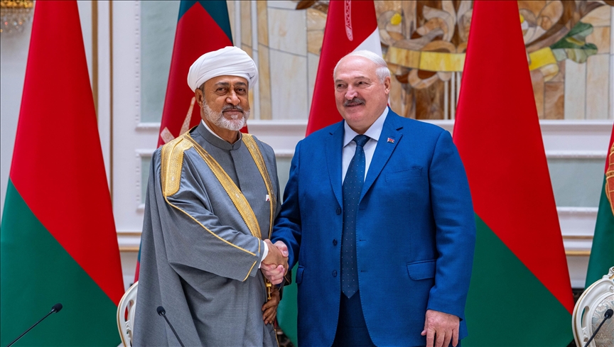 مسقط ومينسك تؤكدان استعدادهما لتعزيز التعاون الاستثماري