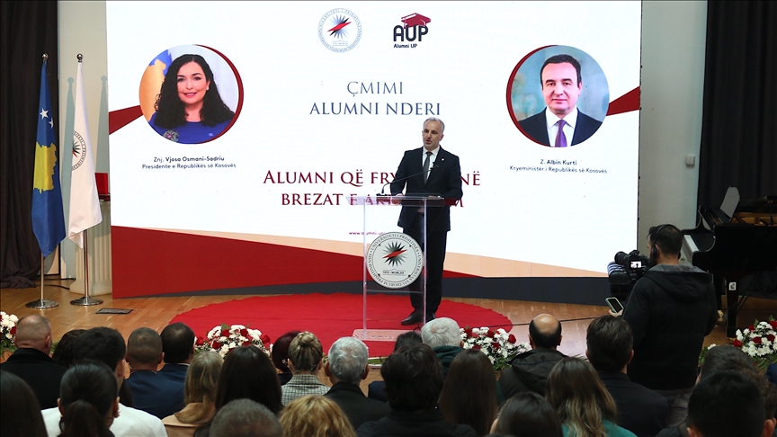 Universiteti i Prishtinës u ndanë çmime presidentes Osmani dhe kryeministrit Kurti