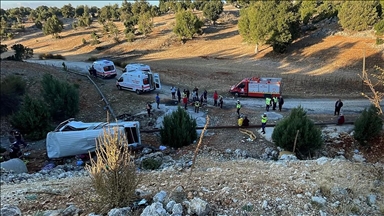 Mersin'de şarampole devrilen işçi servisindeki 5 kişi hayatını kaybetti, 14 kişi yaralandı