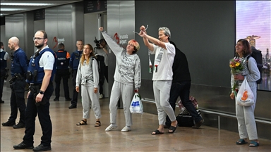4 Belgian Gaza-bound flotilla members met by crowds in Brussels