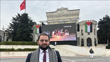 İstanbul Üniversitesi, kurduğu dev ekranla Gazze'nin sesini Beyazıt'tan duyurdu