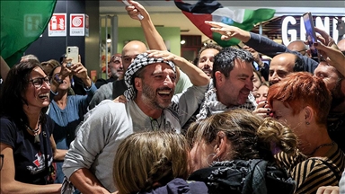 Küresel Sumud Filosu'nda İsrail tarafından alıkonulan 7 İtalyan aktivist daha Roma'ya döndü