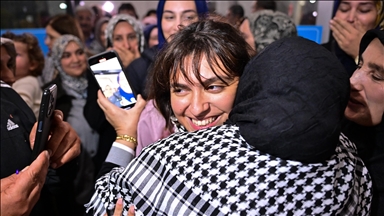 İsrail'in alıkoyduğu aktivist Sümeyye Sena Polat annesine kavuştu