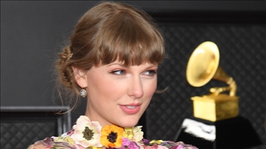 Taylor Swift, yeni albümünün reklam kampanyasında "yapay zeka kullandığı" iddiasıyla eleştiriliyor