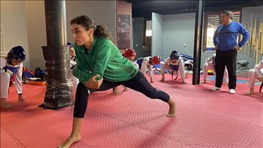 Milli tekvandocu Hatice Kübra İlgün, dünya şampiyonasına parktaki lokalde hazırlanıyor