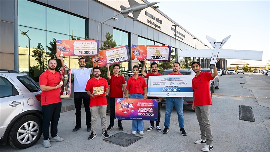 Gaziantepli öğrencilerin tasarladığı İHA, TEKNOFEST'te çifte ödül kazandı