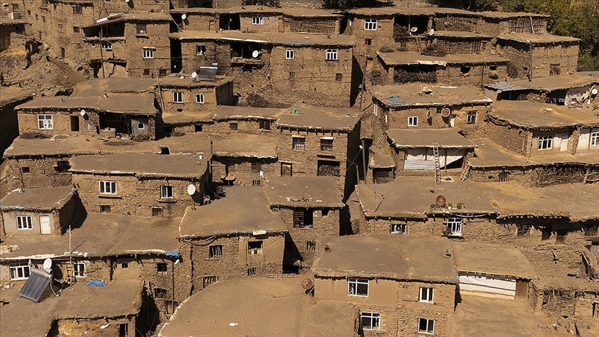 Bitlis’in Hizan ilçesindeki taş evler yüzyıllara meydan okuyor