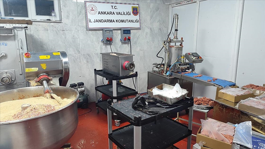 Başkentte 3 iş yerinde 17 ton bozuk et ele geçirildi