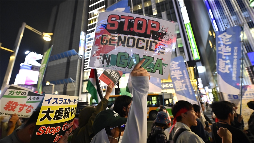 Protestat në Tokio shënojnë përvjetorin e dytë të fillimit të sulmeve gjenocidale të Izraelit në Gaza