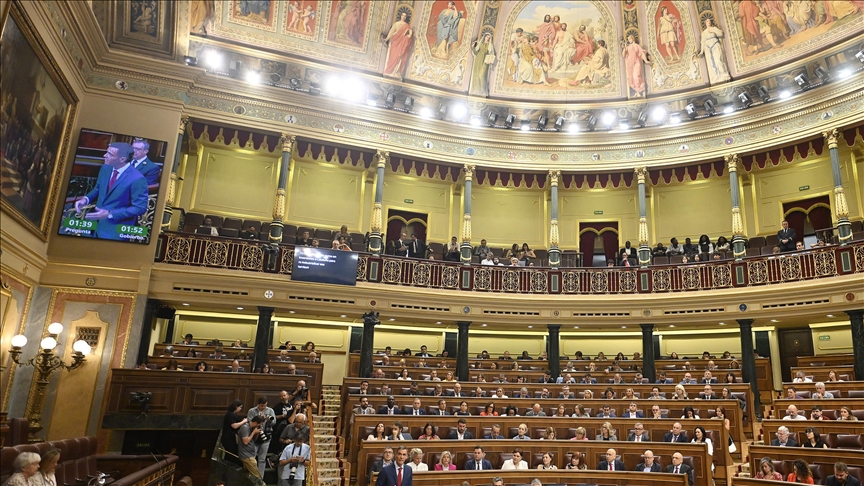 Espagne : le parlement approuve un embargo officiel sur les armes à Israël 