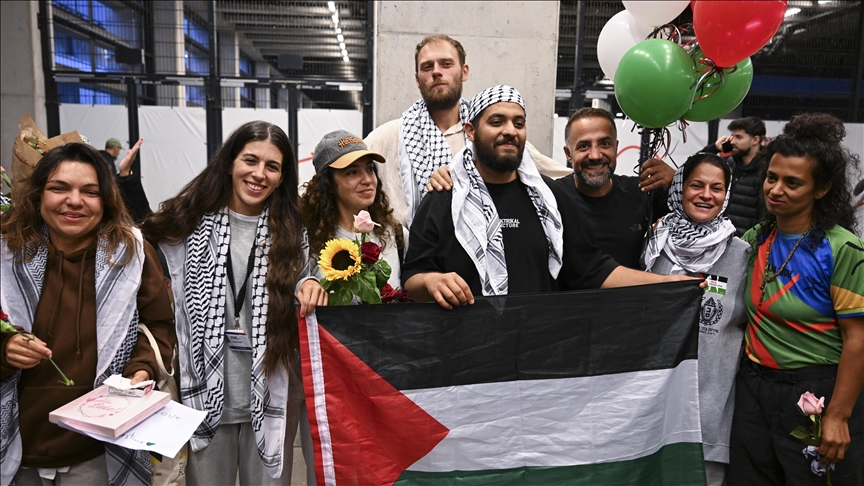 8 ناشطين ألمان بـ"أسطول الصمود" يعودون إلى بلدهم