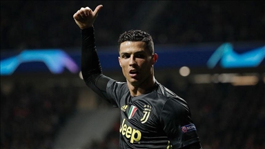 قدم.. كريستيانو رونالدو أول لاعب كرة قدم يدخل نادي المليارديرات