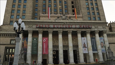 Varşova'nın Kültür ve Bilim Sarayı turistleri ağırlıyor