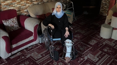 İsrail saldırısında 4 kızını ve bacağını kaybeden Gazzeli anne, çocuklarının mezarını ziyaret edebilmek istiyor