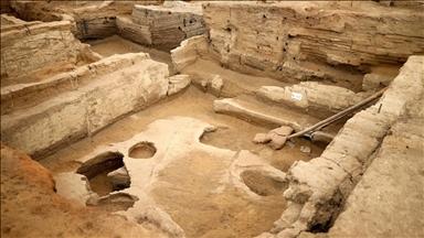 Tavşanlı'da 4 bin yıllık nohut, Çatalhöyük'te 8 bin 600 yıllık ekmek kalıntıları gün yüzüne çıkarıldı