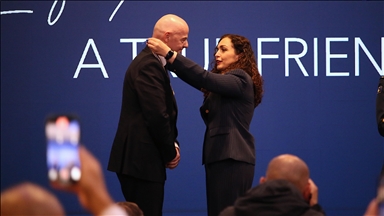 Presidentja Osmani dekoron me medalje nderi presidentin e FIFA-s, Gianni Infantino