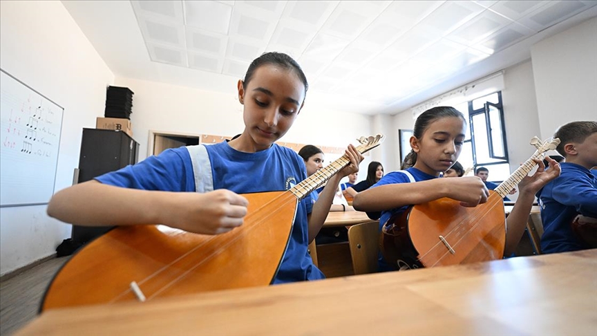 Düzce'de çocuklar müziğin gücüyle dijital bağımlılıktan uzaklaşıyor