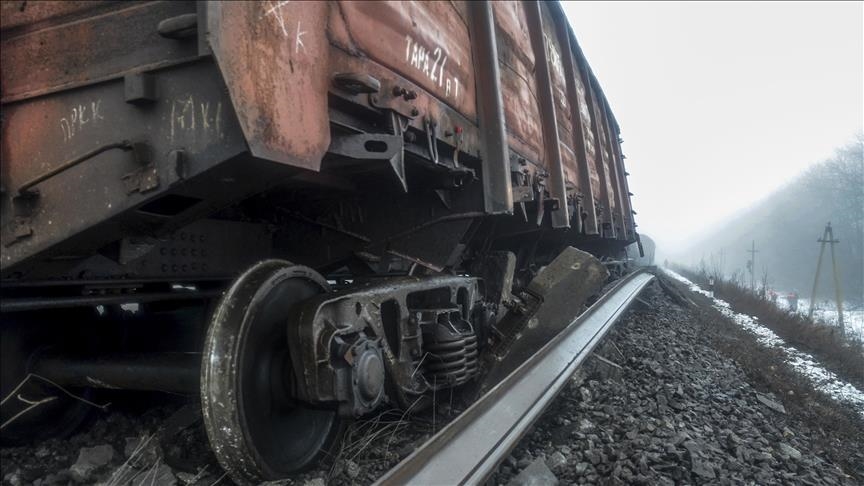 1 killed in explosion on railway track in southwestern Pakistan