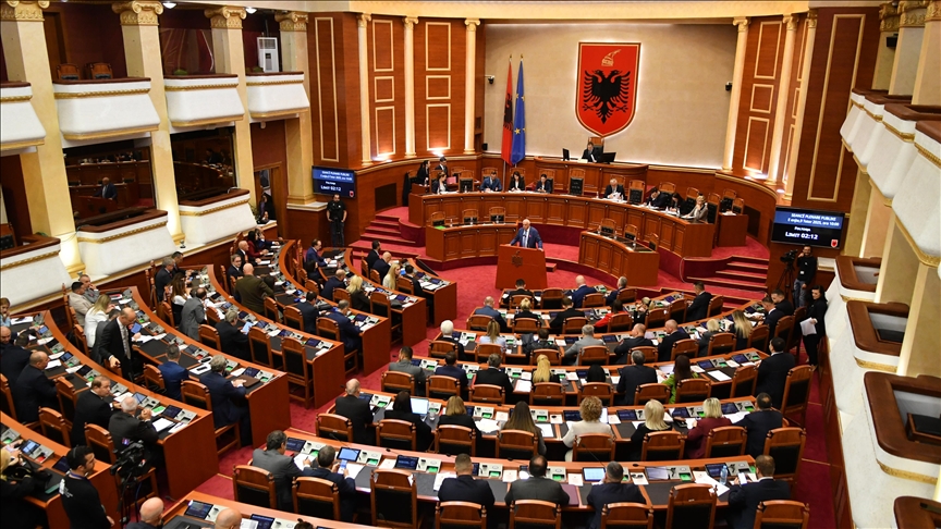 Kuvendi i Shqipërisë mblidhet në seancë plenare, debate për vrasjen e gjyqtarit
