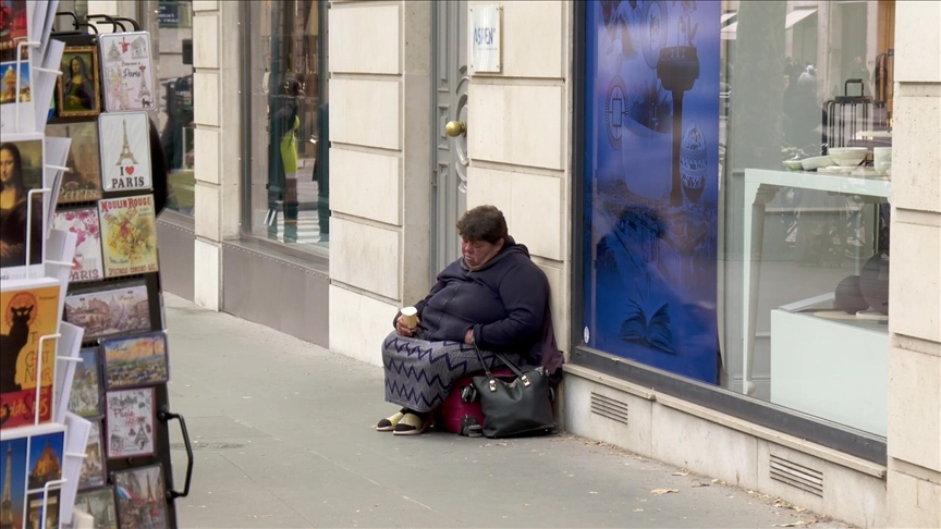 Fransa'da evsizlerin sayısı 350 bine ulaştı