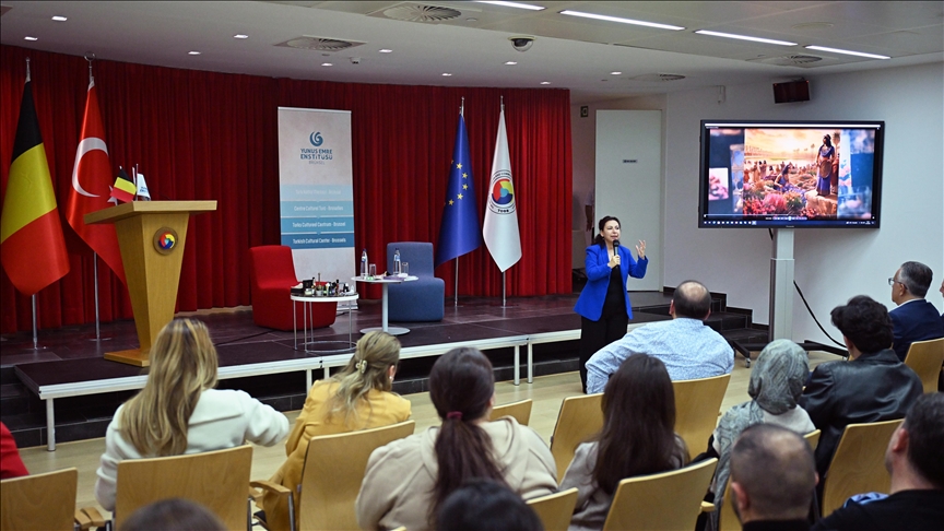 YEE Brüksel'de "parfümün yolculuğunu" anlattı 