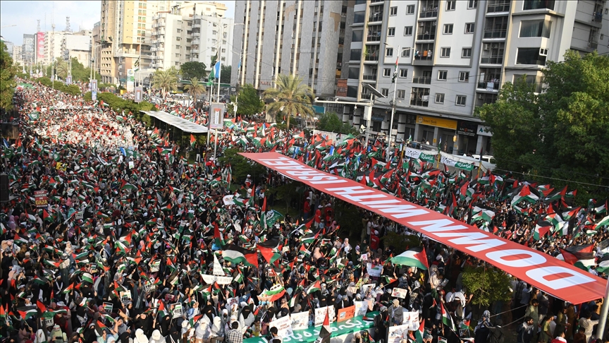 Thousands march in Pakistan in solidarity with Palestine as Israel-Hamas ceasefire takes effect in Gaza