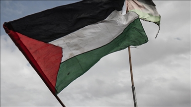 لبنان.. مئات الفلسطينيين يحتفلون بالتوصل لاتفاق ينهي الإبادة في غزة