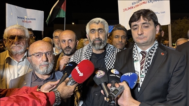 İsrail'in alıkoyduğu Küresel Sumud Filosu aktivistlerinden emekli öğretmen Akılotu, memleketi Elazığ'a döndü