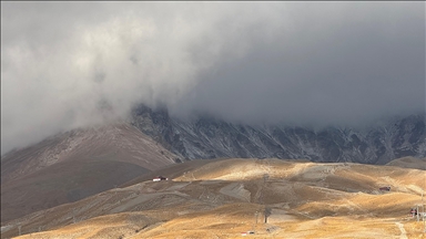 Erciyes Dağı'na kar yağdı