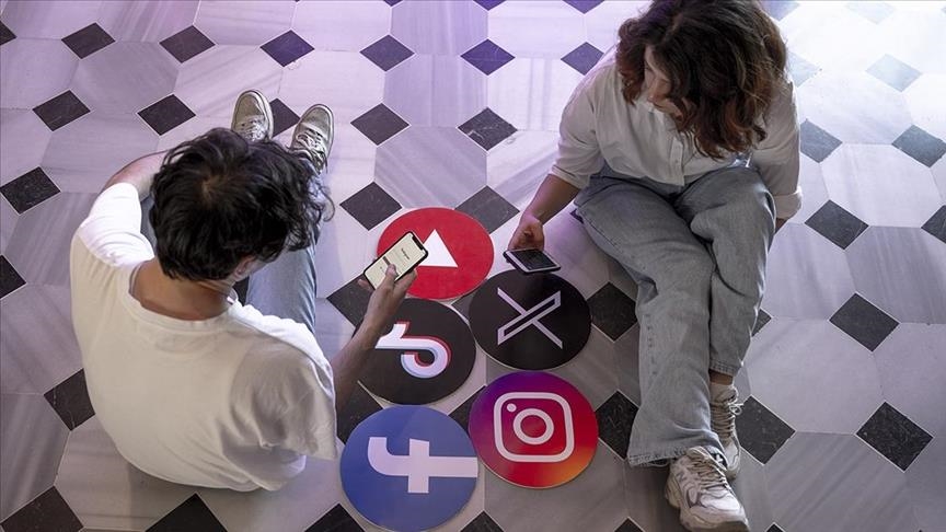 Sosyal medyadaki "muhteşem hayatlar" gençlerde yetersizlik hissini tetikliyor