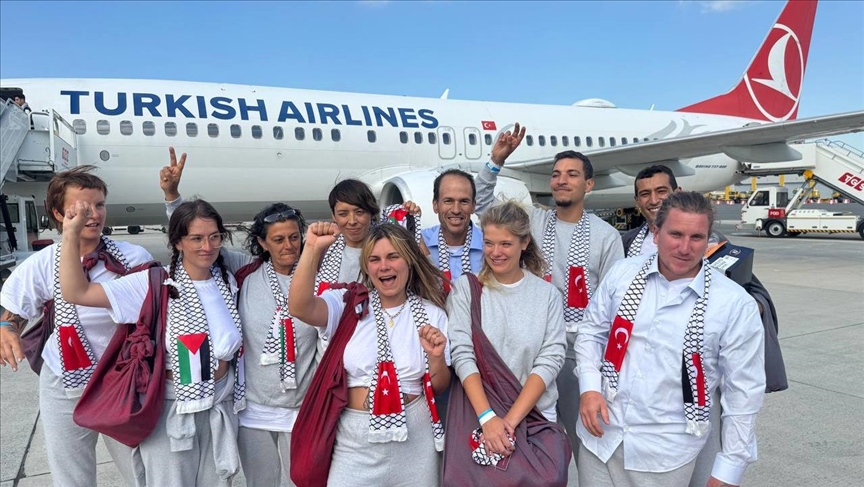 L'avion transportant les activistes de la Flottille de la Liberté atterrit à Istanbul