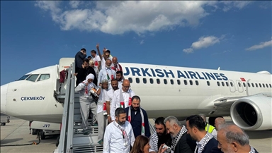 Plane carrying Freedom Flotilla activists lands in Istanbul