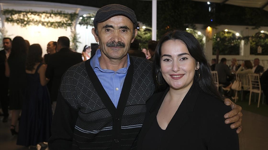 Zurnacı baba ile davulcu kızı düğünlere renk katıyor