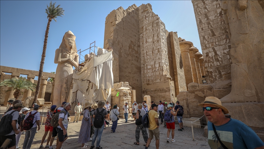 Egipatski drevni hram kompleks Karnak svake godine posjećuju hiljade turista