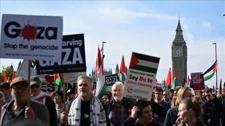 Desetine hiljada ljudi marširalo u Londonu u znak podrške Palestincima u Gazi