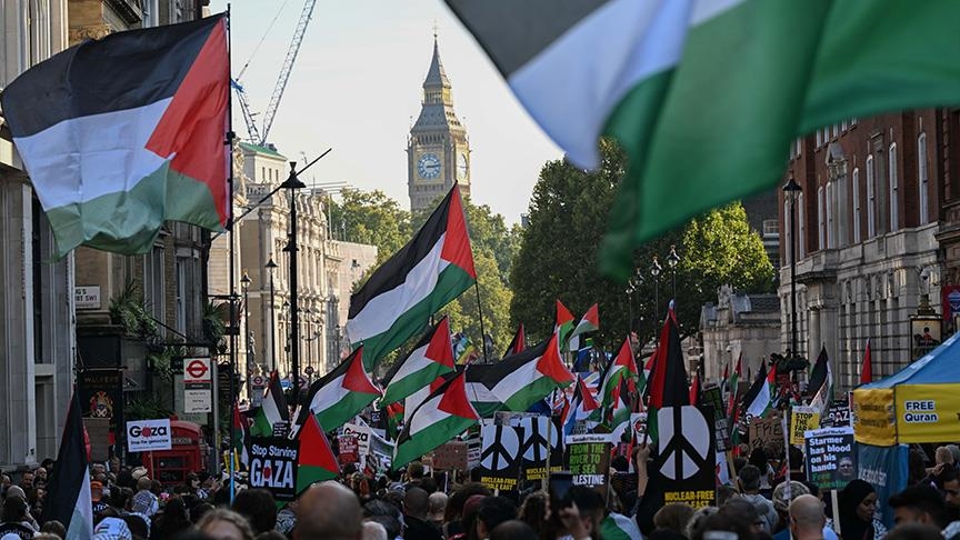 مئات الآلاف يملؤون شوارع لندن تضامنا مع فلسطين بعد اتفاق غزة